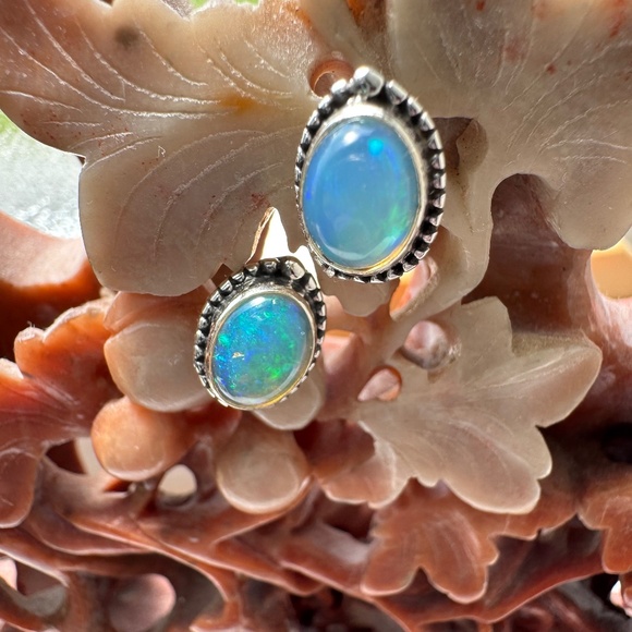 ETHIOPIAN FIRE OPAL SILVER STUDD EARRINGS - Picture 1 of 8